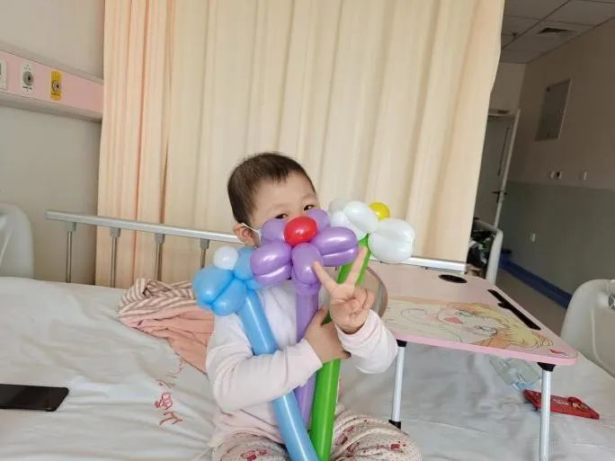 爱佑医务社工通过多样性的医疗适应服务，帮助大病患儿减轻就医焦